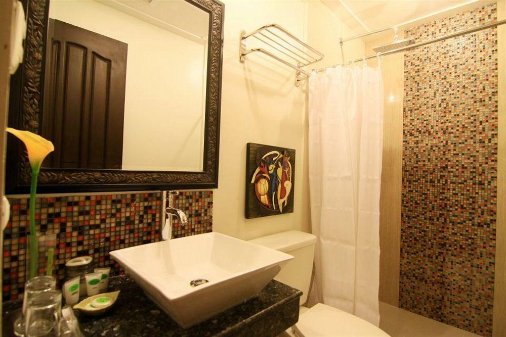 Urban Manor Hotel Roxas City Exterior photo