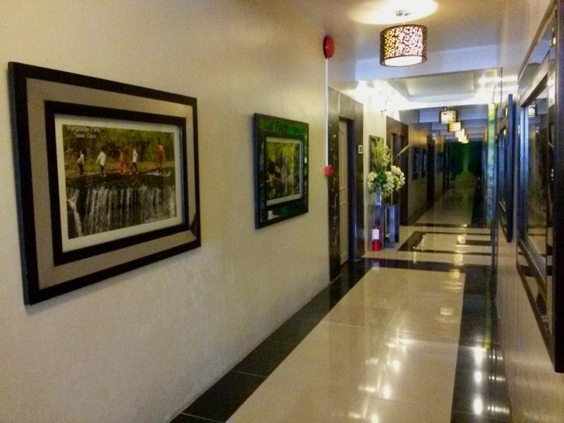 Urban Manor Hotel Roxas City Exterior photo